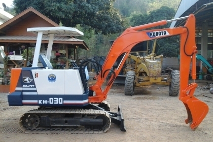 ขายรถขุดแบคโฮ KUBOTA KH-030   ขนาด Pc 30  เครื่องแน่น ปั๊มแรง ระบบไว มีลายหัวกระแทก  มีกระต่ายเต่า  แทรคเหล็ก รถเก่านอก มีเอกสารอินวอยครบ ราคา  240,000  ต่อรองได้ สนใจ 096-3268553  (ช่างเบนซ์) ID LINE 0963268553