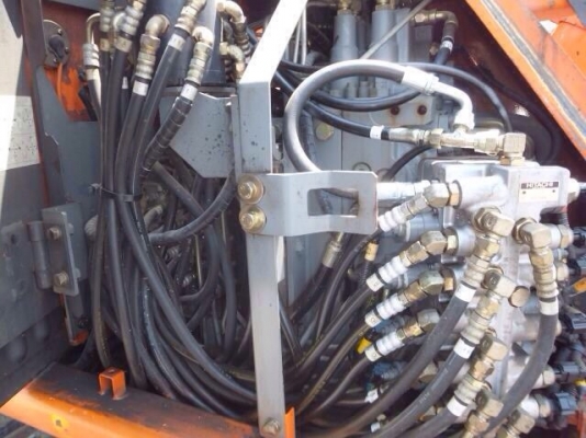มาใหม่จ้า  HITACHI  ZX135 UR  ปี 2002   เก่าญี่ปุ่น  สภาพสวยมากๆๆ   ราคากันเองสนใจโทร  089-7462641  สุวรรณีจ้า