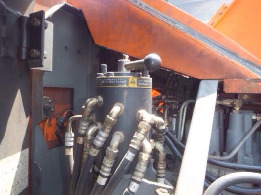 มาใหม่จ้า  HITACHI  ZX135 UR  ปี 2002   เก่าญี่ปุ่น  สภาพสวยมากๆๆ   ราคากันเองสนใจโทร  089-7462641  สุวรรณีจ้า