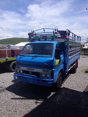 ขายหกล้อTLเครื่อง4BC2ฝาดำ100แรงเครื่องแน่น คัสซีสวยไม่ปะดาม ยางดี หัวเก๋งสวยโคลนโซนครบระบบไฟเตือนวัดความเร็วใช้ได้ครบ พร้อมคอกเหล็กแน่นหนาเปิดข้างได้ ทะเบียนพร้อมโอน กระบะยาว4.30เมตร กว้าง1.95เมตร