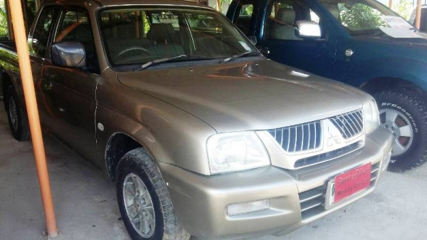 Strada 2.8  ปี 05  *** ออกรถใช้เงิน 3000 บาท ***