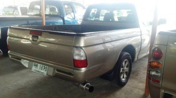 Strada 2.8  ปี 05  *** ออกรถใช้เงิน 3000 บาท ***