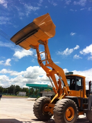 ขายรถตักล้อยางราคาถูกสภาพดี