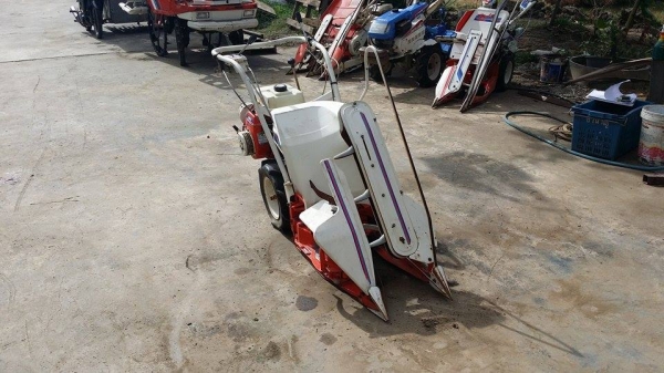 นำเข้าจากญี่ปุ่น รถเกี่ยวข้าวเดินตามแบบมัดข้าวในตัว KUBOTA  รุ่น RB30(4) เก่าญี่ปุ่น สภาพสวย
