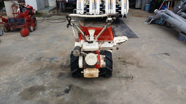 นำเข้าจากญี่ปุ่น รถเกี่ยวข้าวเดินตามแบบมัดข้าวในตัว KUBOTA  รุ่น  HE50A-TN  เก่าญี่ปุ่น เกี่ยวมัด 2 แถว สภาพสวย