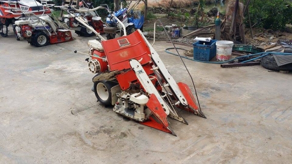 นำเข้าจากญี่ปุ่น รถเกี่ยวข้าวเดินตามแบบมัดข้าวในตัว KUBOTA  รุ่น  HE50A-TN  เก่าญี่ปุ่น เกี่ยวมัด 2 แถว สภาพสวย