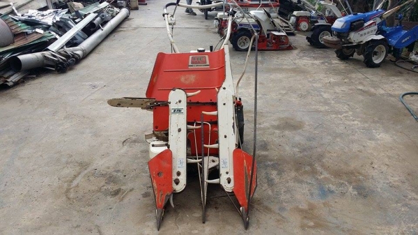 นำเข้าจากญี่ปุ่น รถเกี่ยวข้าวเดินตามแบบมัดข้าวในตัว KUBOTA  รุ่น  HE50A-TN  เก่าญี่ปุ่น เกี่ยวมัด 2 แถว สภาพสวย