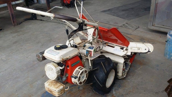 นำเข้าจากญี่ปุ่น รถเกี่ยวข้าวเดินตามแบบมัดข้าวในตัว KUBOTA  รุ่น  HE50A-TN  เก่าญี่ปุ่น เกี่ยวมัด 2 แถว สภาพสวย