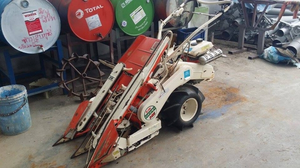 นำเข้าจากญี่ปุ่น รถเกี่ยวข้าวเดินตามแบบมัดข้าวในตัว KUBOTA  รุ่น  HE50A-TN  เก่าญี่ปุ่น เกี่ยวมัด 2 แถว สภาพสวย