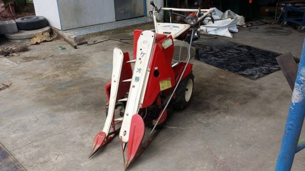 นำเข้าจากญี่ปุ่น รถเกี่ยวข้าวเดินตามแบบมัดข้าวในตัว YANMAR   รุ่น BS300B เก่าญี่ปุ่น สภาพสวย