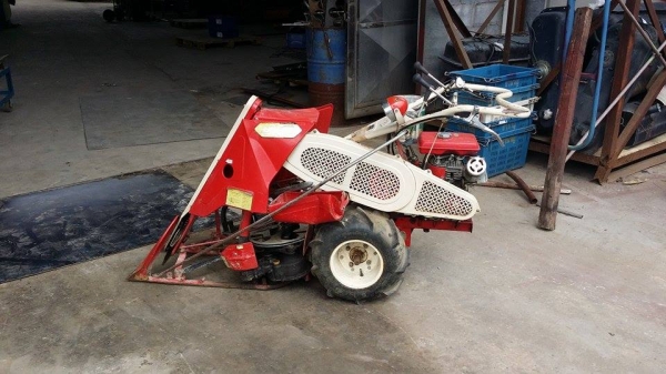 นำเข้าจากญี่ปุ่น รถเกี่ยวข้าวเดินตามแบบมัดข้าวในตัว YANMAR   รุ่น BS300B เก่าญี่ปุ่น สภาพสวย