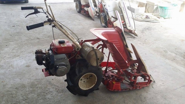 นำเข้าจากญี่ปุ่น รถเกี่ยวข้าวเดินตามแบบมัดข้าวในตัว YANMAR  รุ่น YB100B เก่าญี่ปุ่น สภาพดี