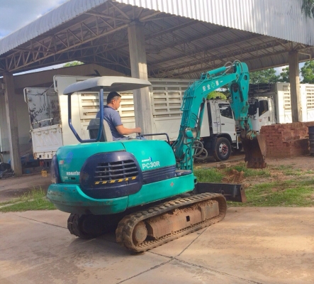 ขายด่วน รุดขุด KOMATSU  PC 30 รุ่น 8  พร้อมใช้งาน