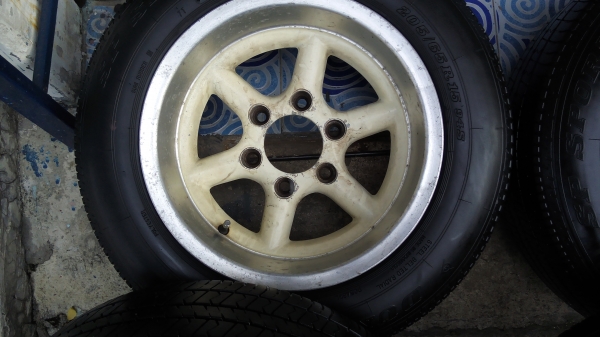 ขายล้อ 15X8 พร้อมยาง ปี 12 ชุด 4 วง 8500 บาท
