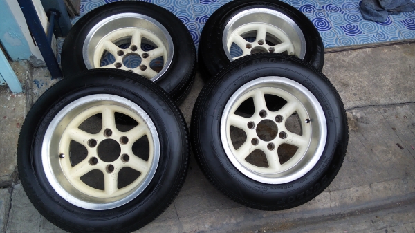 ขายล้อ 15X8 พร้อมยาง ปี 12 ชุด 4 วง 8500 บาท