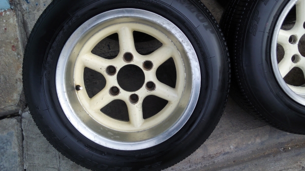 ขายล้อ 15X8 พร้อมยาง ปี 12 ชุด 4 วง 8500 บาท