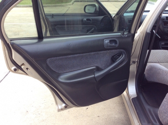 ขายซีวิคตาโต ปี96 เครื่องวีเทคใหญ่ D16Y เกียร์ธรรมดา เพาเวอร์ ไฟฟ้าทั้งคัน ภายในสวยเดิมๆ ตัวถังบางเดิมสีเงามีริ้วรอยบ้าง แม็กขอบ14" เครื่องสดวิ่งดีมาก ช่วงล่างโช๊คสตรัทปรับเกลียวสูงต่ำหนึบแน่น รถขับดีมาก ทดลองขับได้ครับ