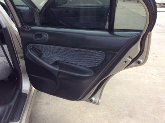 ขายซีวิคตาโต ปี96 เครื่องวีเทคใหญ่ D16Y เกียร์ธรรมดา เพาเวอร์ ไฟฟ้าทั้งคัน ภายในสวยเดิมๆ ตัวถังบางเดิมสีเงามีริ้วรอยบ้าง แม็กขอบ14" เครื่องสดวิ่งดีมาก ช่วงล่างโช๊คสตรัทปรับเกลียวสูงต่ำหนึบแน่น รถขับดีมาก ทดลองขับได้ครับ