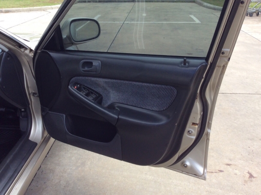 ขายซีวิคตาโต ปี96 เครื่องวีเทคใหญ่ D16Y เกียร์ธรรมดา เพาเวอร์ ไฟฟ้าทั้งคัน ภายในสวยเดิมๆ ตัวถังบางเดิมสีเงามีริ้วรอยบ้าง แม็กขอบ14" เครื่องสดวิ่งดีมาก ช่วงล่างโช๊คสตรัทปรับเกลียวสูงต่ำหนึบแน่น รถขับดีมาก ทดลองขับได้ครับ