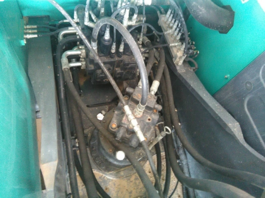 รถแบคโฮ  KOBELCO  YN - 12  ซุปเปอร์ X.  ( รถทำงาน 3,700 ชม. )     สนใจติดต่อ  081 - 6079515