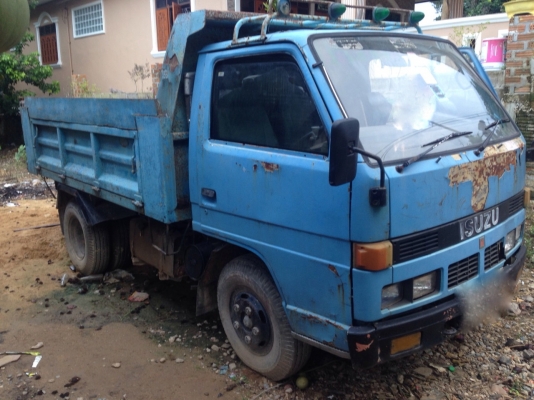 รถอีซูซุ 6 ล้อดั้ม 88 แรงม้า. ปี 38    สนใจติดต่อ  081 - 6079515