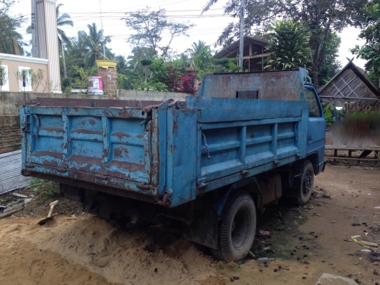 รถอีซูซุ 6 ล้อดั้ม 88 แรงม้า. ปี 38    สนใจติดต่อ  081 - 6079515