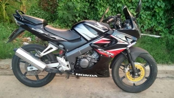 ขาย Honda CBR 150 เดิมๆ - เครื่องเดิมๆ ปกติ  ท่อไม่มีควันแน่นอน สตาร์ทมือ  สตาร์ทเท้าปกติ ลัอแม็กดำ - ชุดสีเดิมๆ ทะเบียนไม่ขาดต่อ ชุดโอนครับ - รถอยุ่ ถนนสรงประภา แขวงสีกัน  เขตดอนเมือง กรุงเทพฯ - จัดส่งได้คับ ตามใบเสร็จที่ส่งคับ - Tel. 0891123302 Line. pr