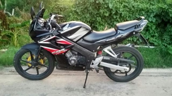 ขาย Honda CBR 150 เดิมๆ - เครื่องเดิมๆ ปกติ  ท่อไม่มีควันแน่นอน สตาร์ทมือ  สตาร์ทเท้าปกติ ลัอแม็กดำ - ชุดสีเดิมๆ ทะเบียนไม่ขาดต่อ ชุดโอนครับ - รถอยุ่ ถนนสรงประภา แขวงสีกัน  เขตดอนเมือง กรุงเทพฯ - จัดส่งได้คับ ตามใบเสร็จที่ส่งคับ - Tel. 0891123302 Line. pr