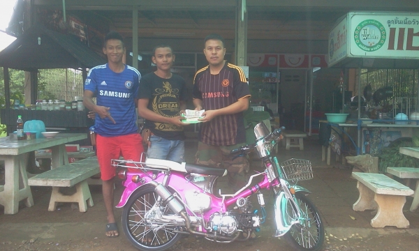 ขาย C65 เครื่องไนท์110 ครัชมือ มีเล่มทะเบียนเครื่อง+ใบซื้อขาย (ไม่เเลก / ไม่เเยก ) อะไหล่เเต่งพอมี สีพอได้ ค่าตัว 12500 บาท สนใจโทร.089-8054390 โอ๋ อยู่จังหวัด ลพบุรี