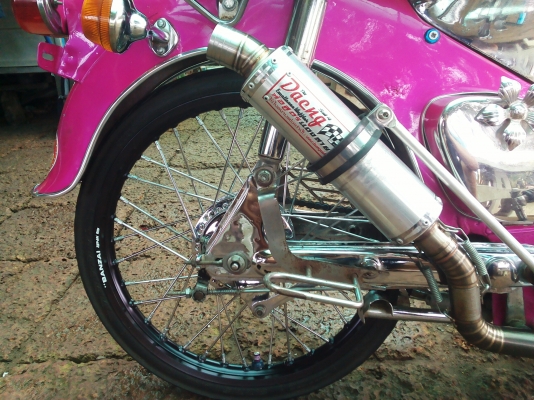 ขาย C65 เครื่องไนท์110 ครัชมือ มีเล่มทะเบียนเครื่อง+ใบซื้อขาย (ไม่เเลก / ไม่เเยก ) อะไหล่เเต่งพอมี สีพอได้ ค่าตัว 12500 บาท สนใจโทร.089-8054390 โอ๋ อยู่จังหวัด ลพบุรี