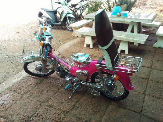 ขาย C65 เครื่องไนท์110 ครัชมือ มีเล่มทะเบียนเครื่อง+ใบซื้อขาย (ไม่เเลก / ไม่เเยก ) อะไหล่เเต่งพอมี สีพอได้ ค่าตัว 12500 บาท สนใจโทร.089-8054390 โอ๋ อยู่จังหวัด ลพบุรี