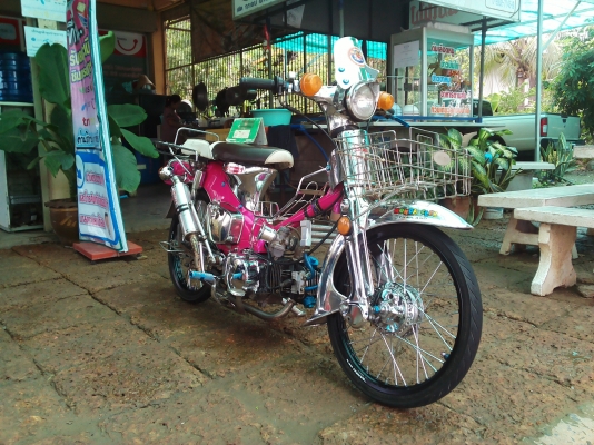 ขาย C65 เครื่องไนท์110 ครัชมือ มีเล่มทะเบียนเครื่อง+ใบซื้อขาย (ไม่เเลก / ไม่เเยก ) อะไหล่เเต่งพอมี สีพอได้ ค่าตัว 12500 บาท สนใจโทร.089-8054390 โอ๋ อยู่จังหวัด ลพบุรี