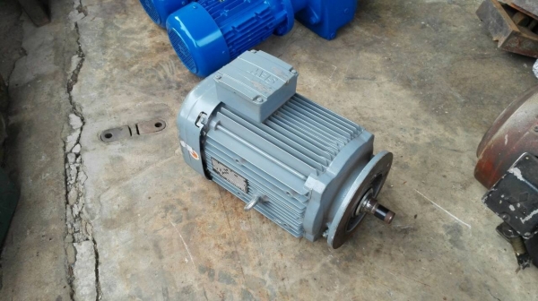 Sale>> มอเตอร์หน้าแปลน SEW Eurodrive 7.5 HP. 380 V. ใหม่แกะลัง!! โทร 089-2499-123 นครปฐม