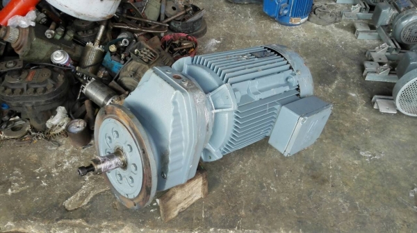 Sale>> มอเตอร์เกียร์หน้าแปลน SEW Eurodrive 20 HP. 380V. อัตราทด 1:2.76 ใหม่แกะลัง!! โทร 089-2499-123 นครปฐม