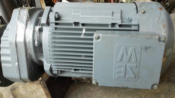 Sale>> มอเตอร์เกียร์หน้าแปลน SEW Eurodrive 20 HP. 380V. อัตราทด 1:2.76 ใหม่แกะลัง!! โทร 089-2499-123 นครปฐม