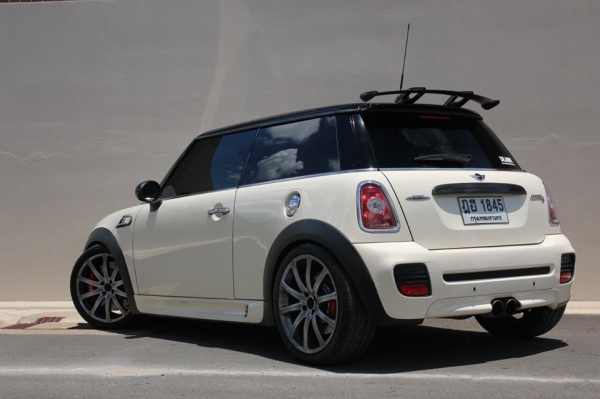 ขาย MINI COOPER S ชุดแต่ง JCW แท้ทั้งคันปี 2010 สีขาว