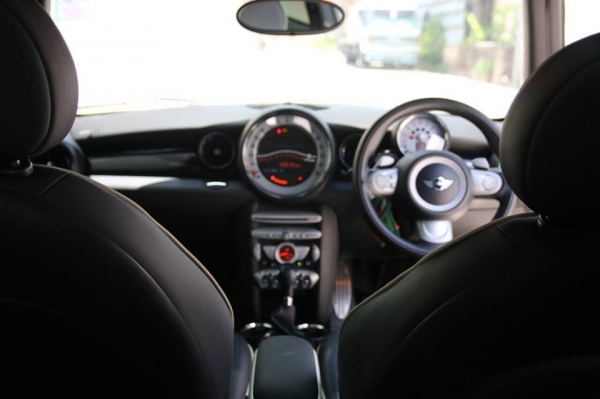 ขาย MINI COOPER S ชุดแต่ง JCW แท้ทั้งคันปี 2010 สีขาว