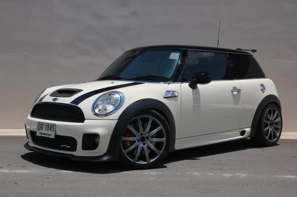 ขาย MINI COOPER S ชุดแต่ง JCW แท้ทั้งคันปี 2010 สีขาว