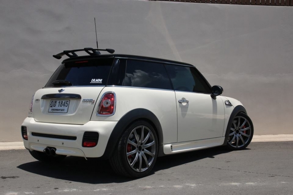 ขาย MINI COOPER S ชุดแต่ง JCW แท้ทั้งคันปี 2010 สีขาว