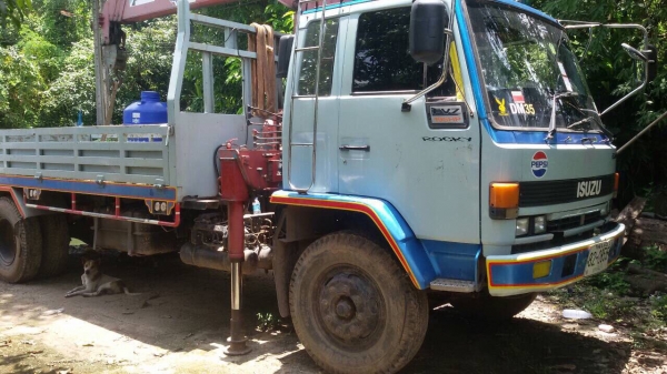 อีซูซุ ล็อค 165 ยาว 7.20 เมตร เครน 5 ตัน 4 ปอก ครับ อีซูซุ ล็อค 165 ยาว 7.20 เมตร เครน 5 ตัน 4 ปอก ครับ