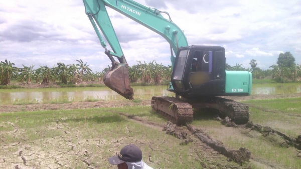 ขายรถแบคโฮ HITACHI120-2 พร้อมใช้งานครับ