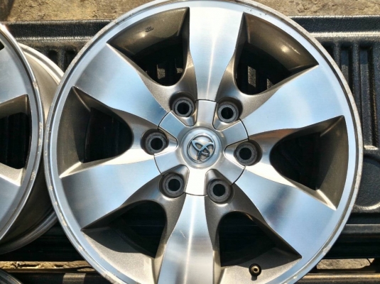 ขายล้อวีโก้ 7 x 16 พร้อมน็อต ขายล้อวีโก้ 7 x 16 พร้อมน็อต