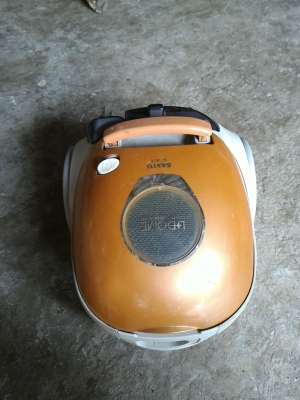 เครื่องดูดฝุ่น SANYO  จากญี่ปุ่น ควบคุมการทำงานได้ที่ก้านดูดได้เลยเป็นระบบสัมผัส มีหลายระดับความแรง