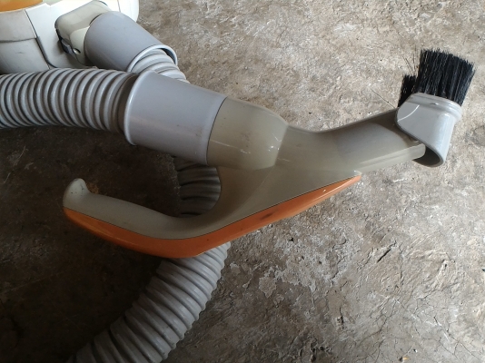 เครื่องดูดฝุ่น SANYO  จากญี่ปุ่น ควบคุมการทำงานได้ที่ก้านดูดได้เลยเป็นระบบสัมผัส มีหลายระดับความแรง