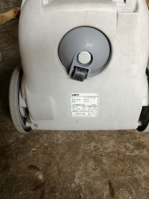 เครื่องดูดฝุ่น SANYO  จากญี่ปุ่น ควบคุมการทำงานได้ที่ก้านดูดได้เลยเป็นระบบสัมผัส มีหลายระดับความแรง