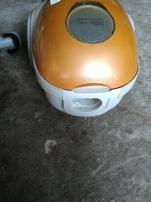 เครื่องดูดฝุ่น SANYO  จากญี่ปุ่น ควบคุมการทำงานได้ที่ก้านดูดได้เลยเป็นระบบสัมผัส มีหลายระดับความแรง