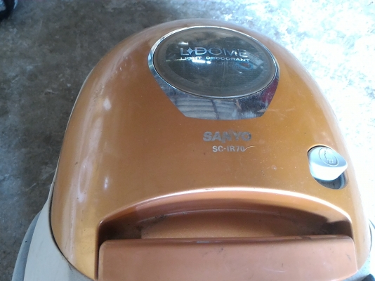 เครื่องดูดฝุ่น SANYO  จากญี่ปุ่น ควบคุมการทำงานได้ที่ก้านดูดได้เลยเป็นระบบสัมผัส มีหลายระดับความแรง