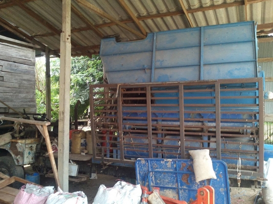 ขายรถนวดข้าวตู้ 6 ฟุต เครื่อง. hino