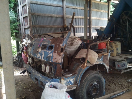 ขายรถนวดข้าวตู้ 6 ฟุต เครื่อง. hino