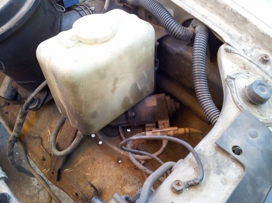 ชุดมอเตอร์ฉีดไฟหน้าพร้อมถังพักน้ำท่อทางต่างๆครบชุดของ Terrano I